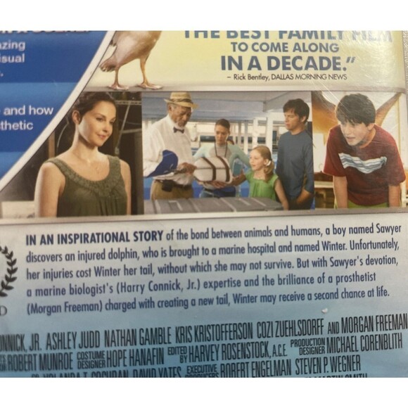 Dolphin Tale (Blu-ray) Only - Picture 3 of 7
